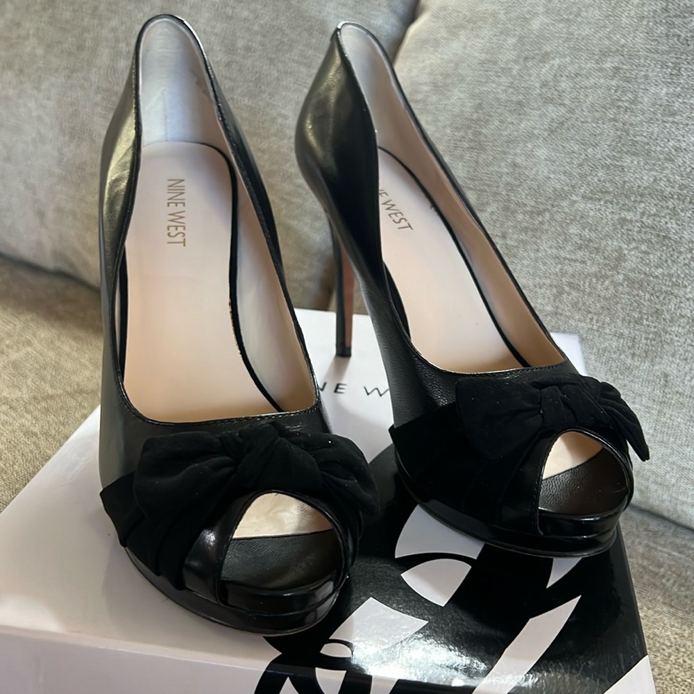 Black bow heels